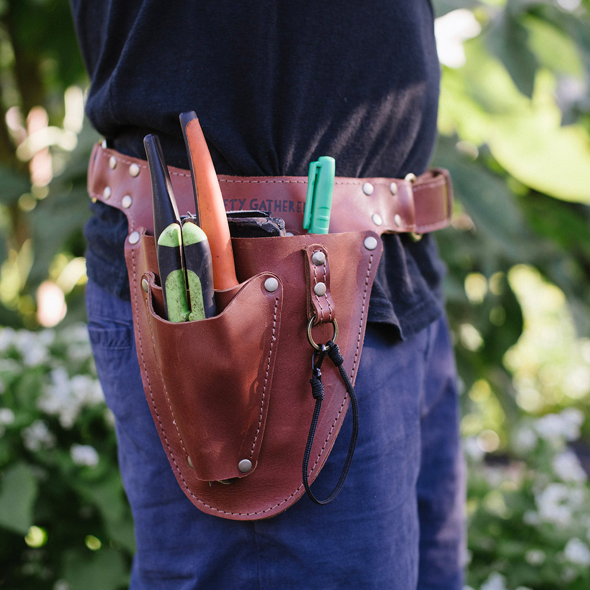 LEATHER GARDEN BELT