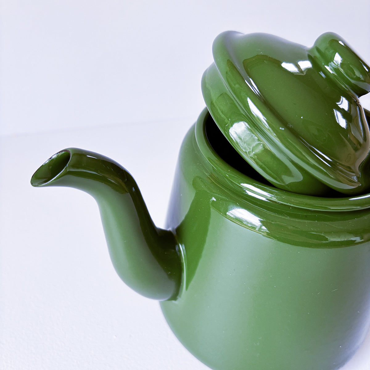 HUNTER GREEN ENAMEL TEAPOT