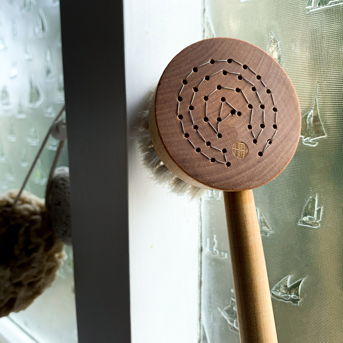 IRIS HANTVERK | BIRCH BATH BRUSH | PUCK