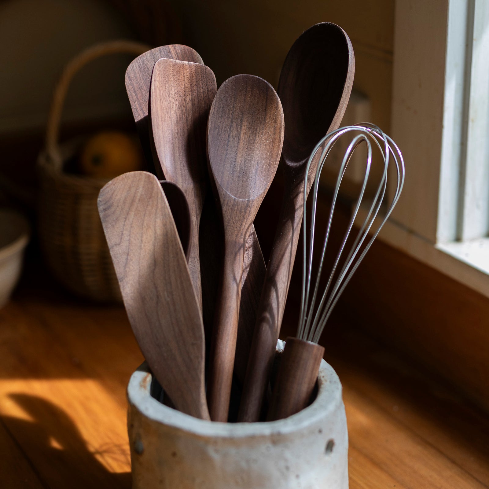 BALLOON WHISK | WALNUT HANDLE