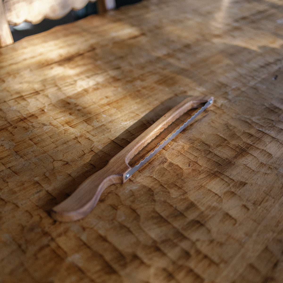 The best type of bread knife for cutting home made bread