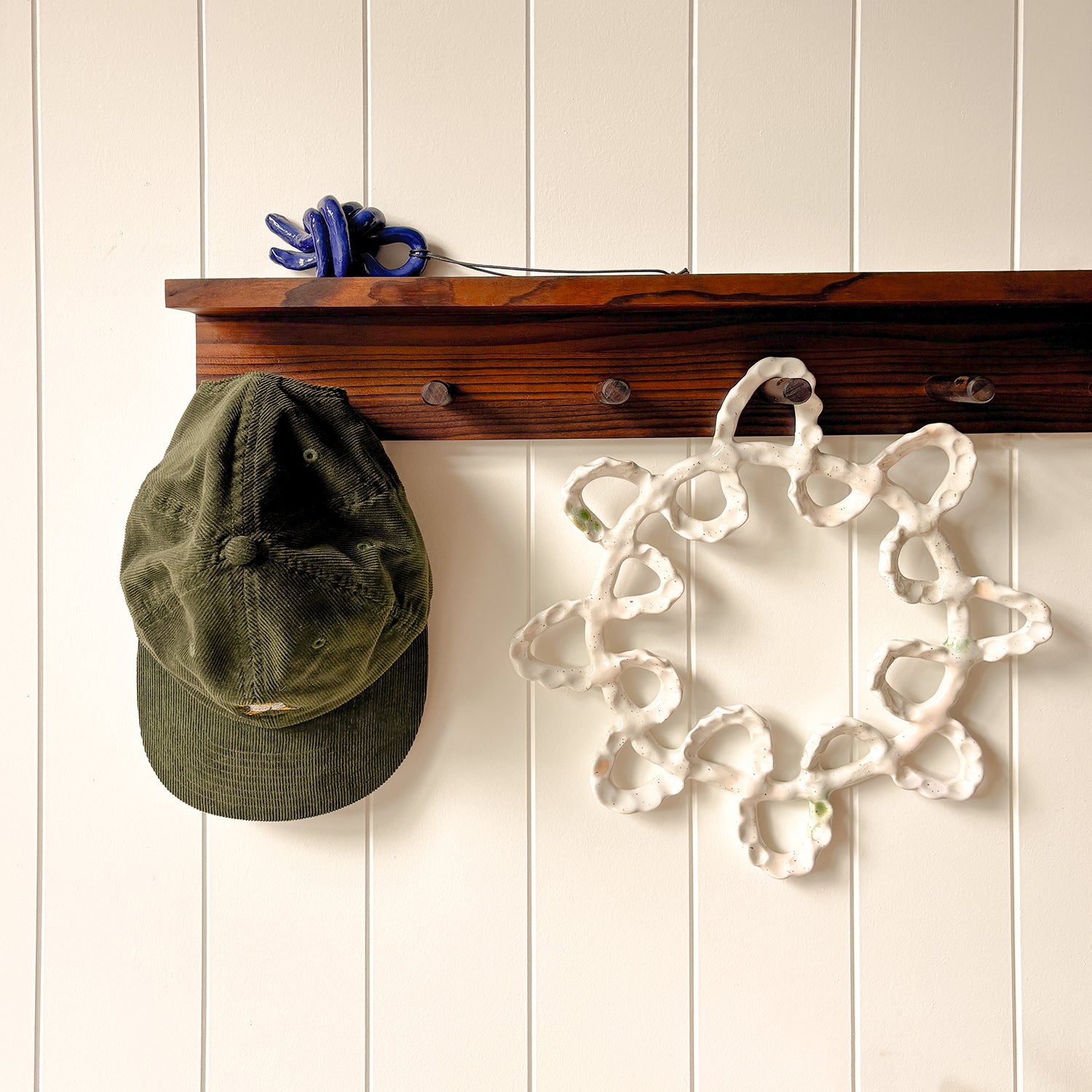 WOODEN PEG RACK | DARK BROWN