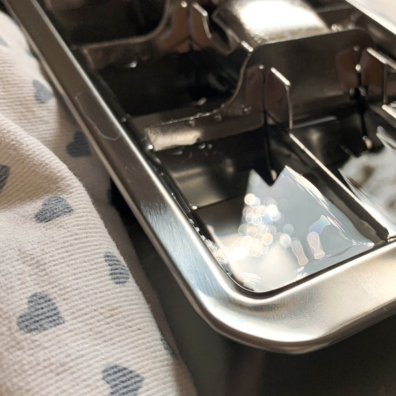 STAINLESS STEEL ICE TRAY