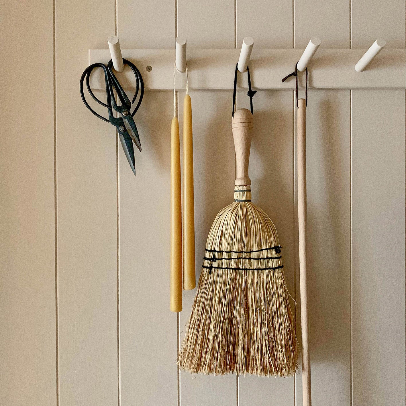 TAPER BEESWAX DINNER CANDLE