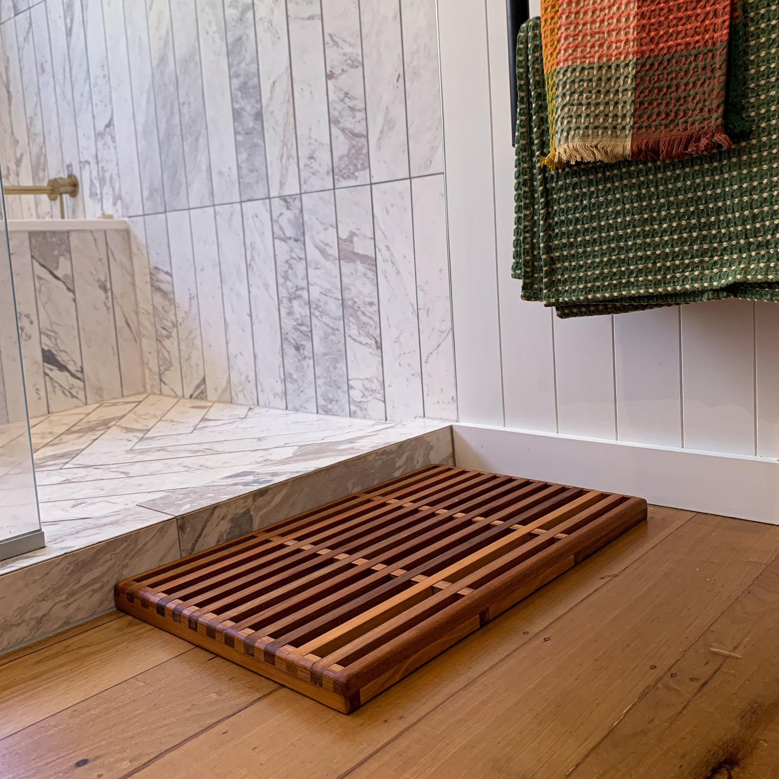 PETE & CO | HANDCRAFTED WOODEN BATH MAT | RIMU