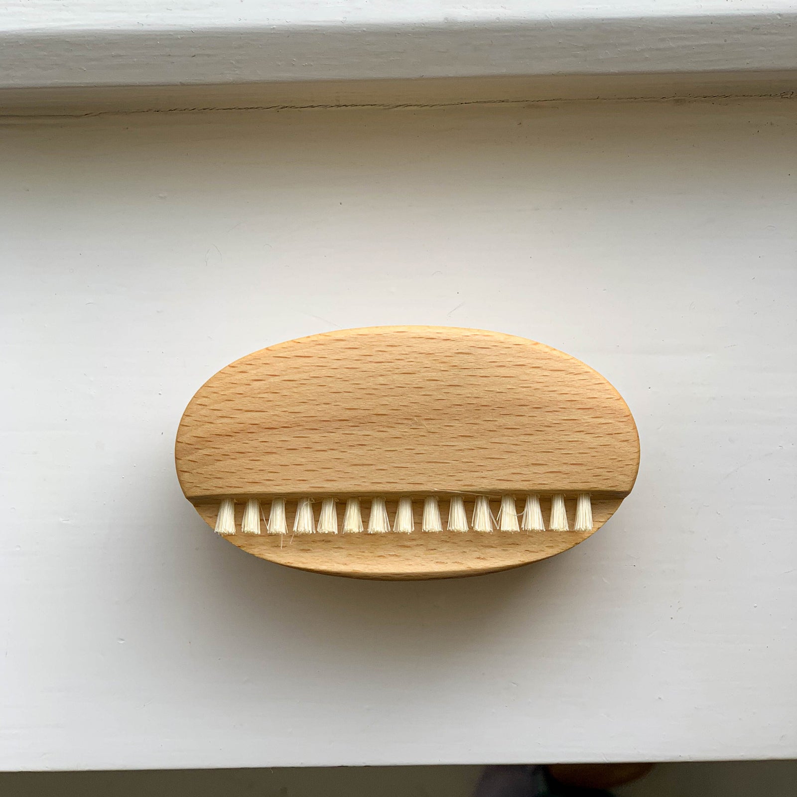 BEECHWOOD OVAL NAIL BRUSH