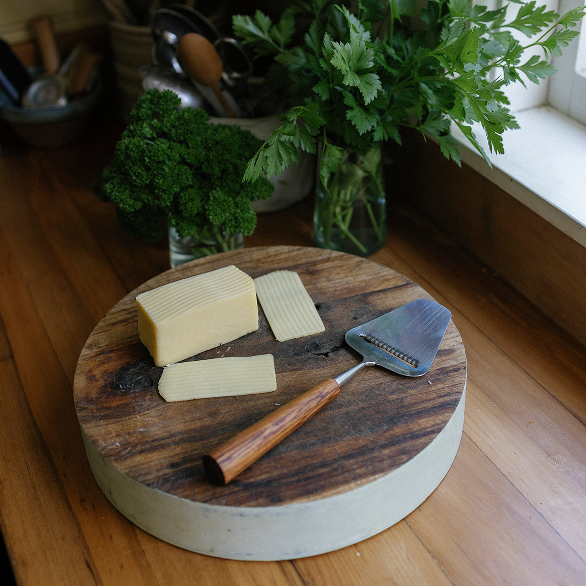PETE &amp; CO | CHEESE SLICE WITH WOODEN HANDLE