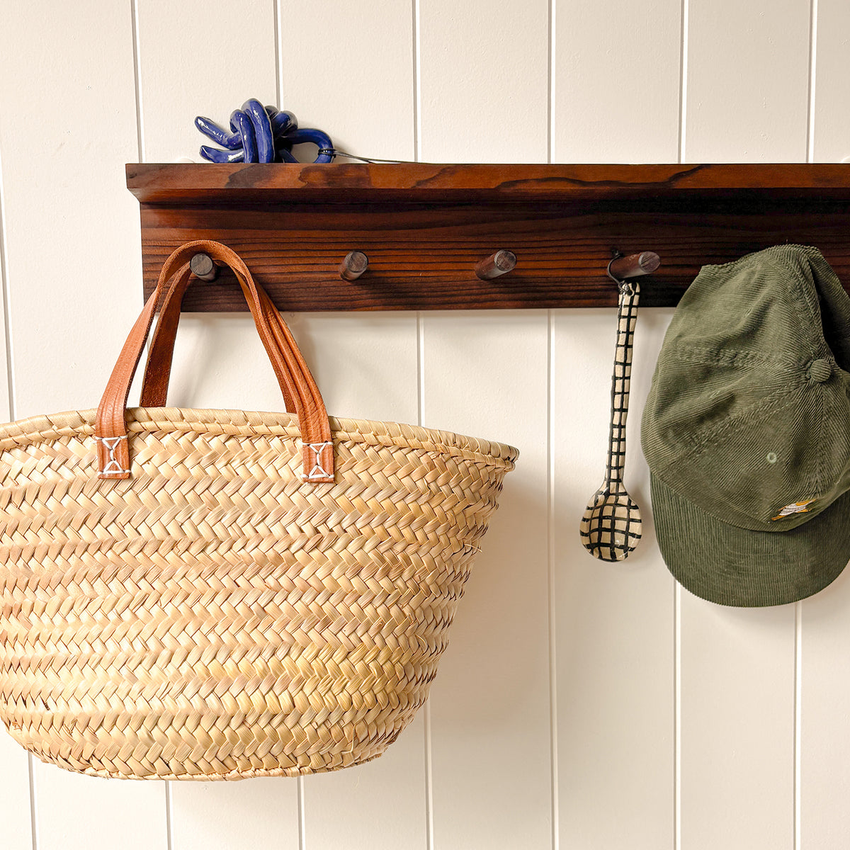 WOODEN PEG RACK | DARK BROWN