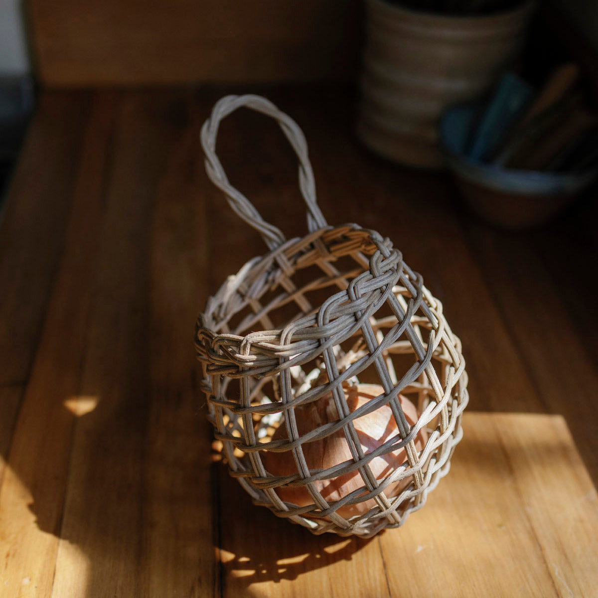 HENNIE | RATTAN WALL BASKET