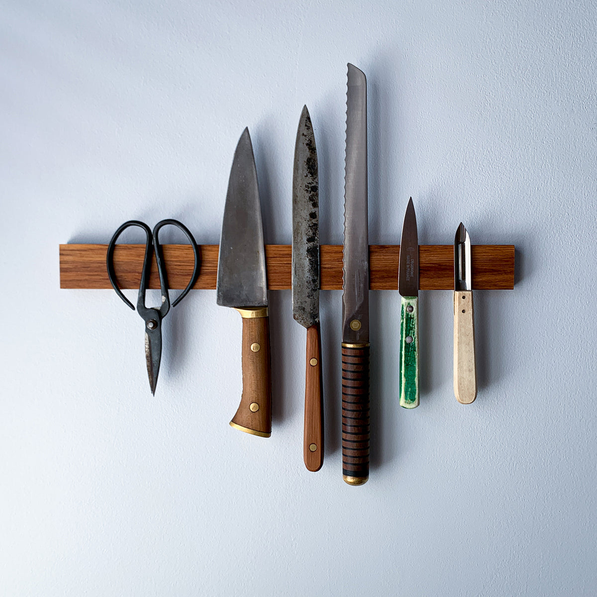Knife Rake Magnetic Knife Racks - Reclaimed Rimu - The Waste-Free Home