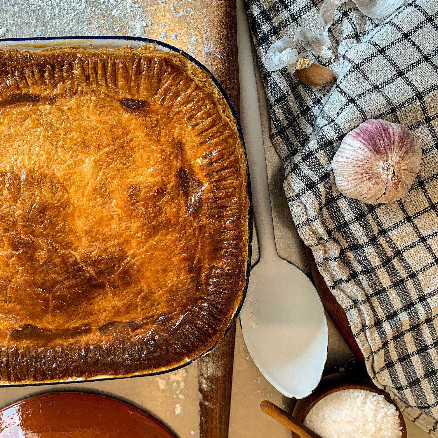 TRADITIONAL ENAMEL | PIE DISH SET