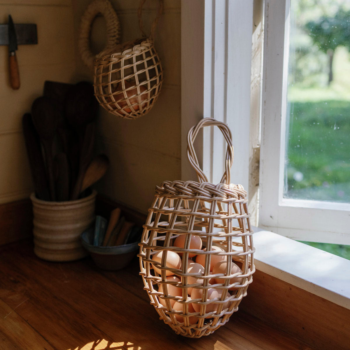 HENNIE | RATTAN WALL BASKET