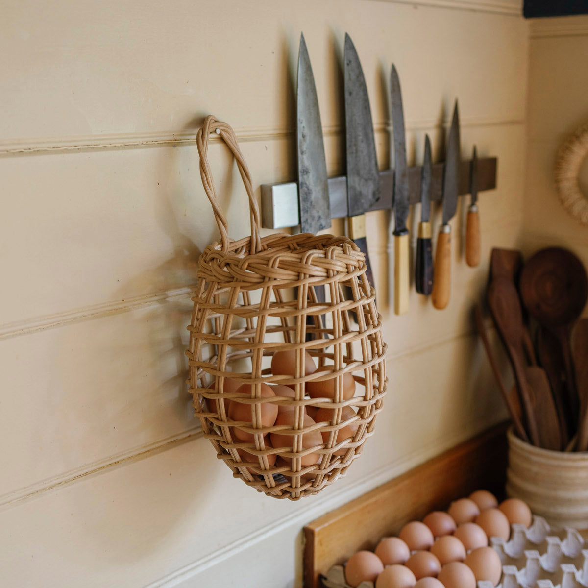 HENNIE | RATTAN WALL BASKET