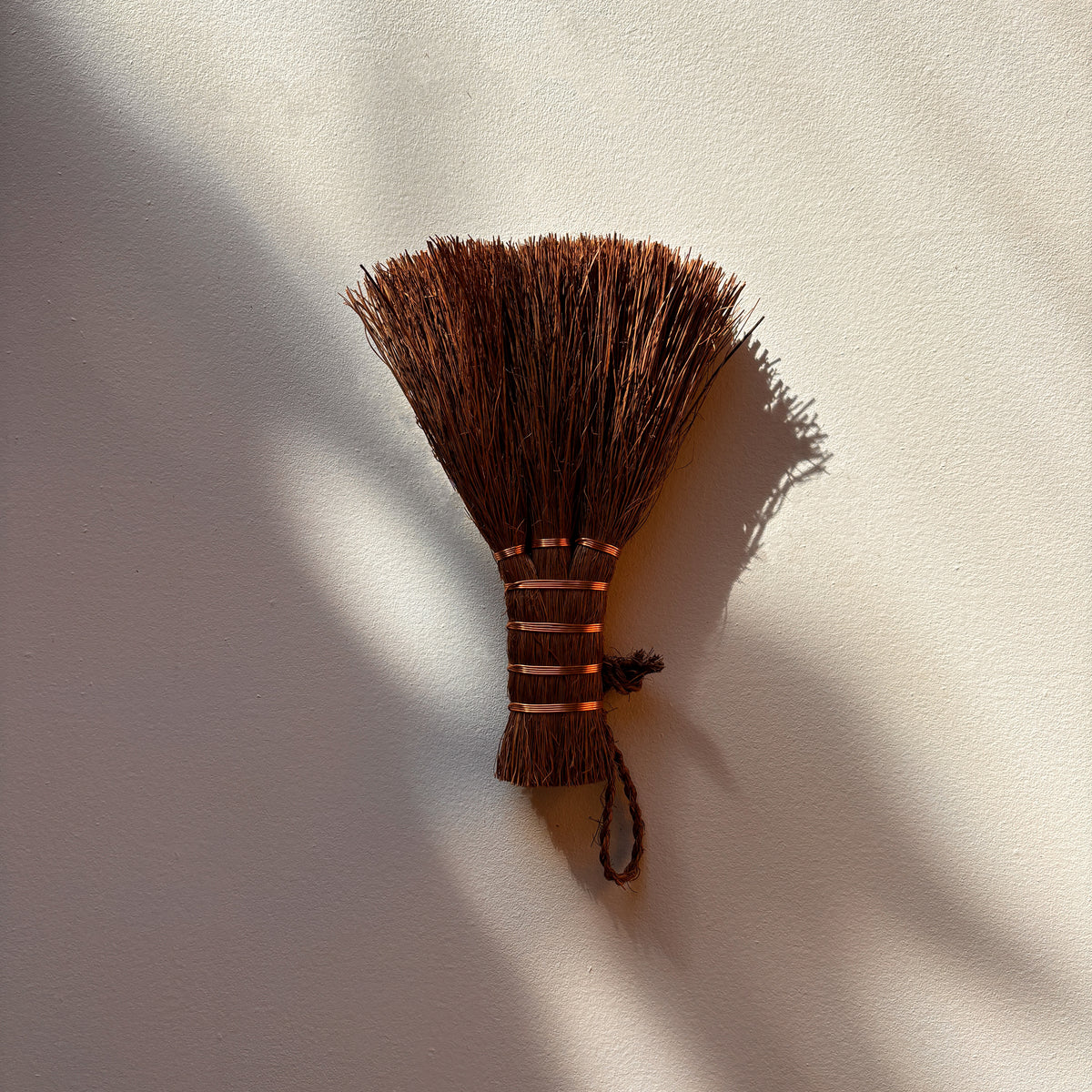 REDECKER | SHURO PALM FIBRE HAND BRUSH