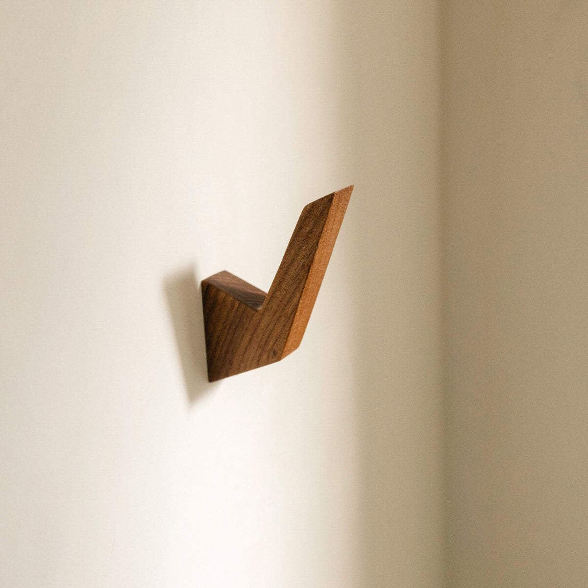 GEOMETRIC WOODEN WALL HOOKS