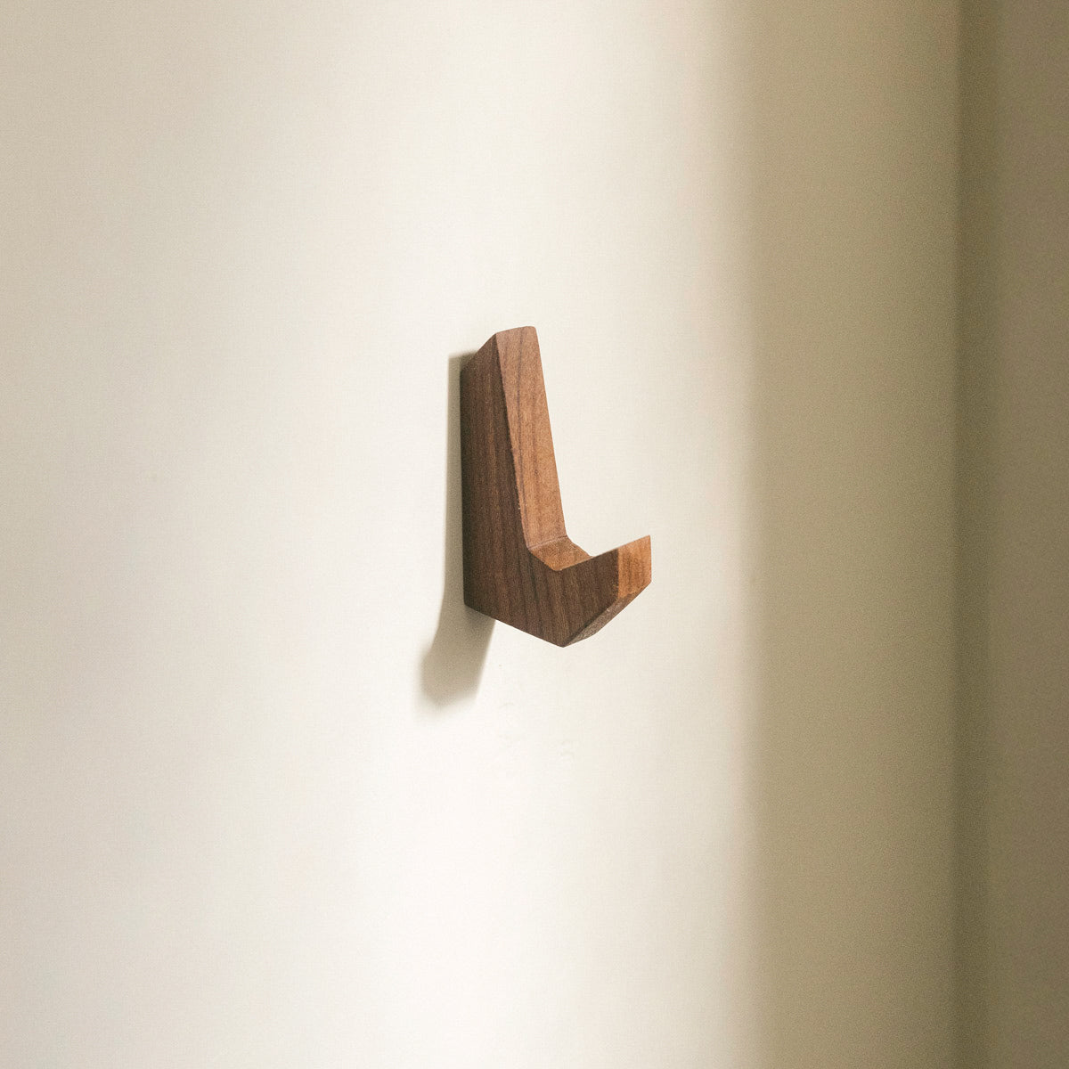 GEOMETRIC WOODEN WALL HOOKS