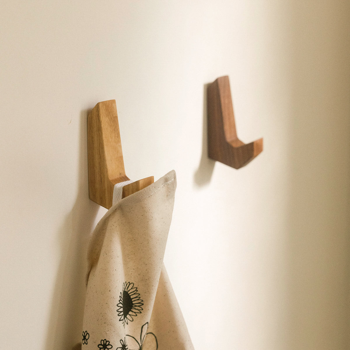 GEOMETRIC WOODEN WALL HOOKS