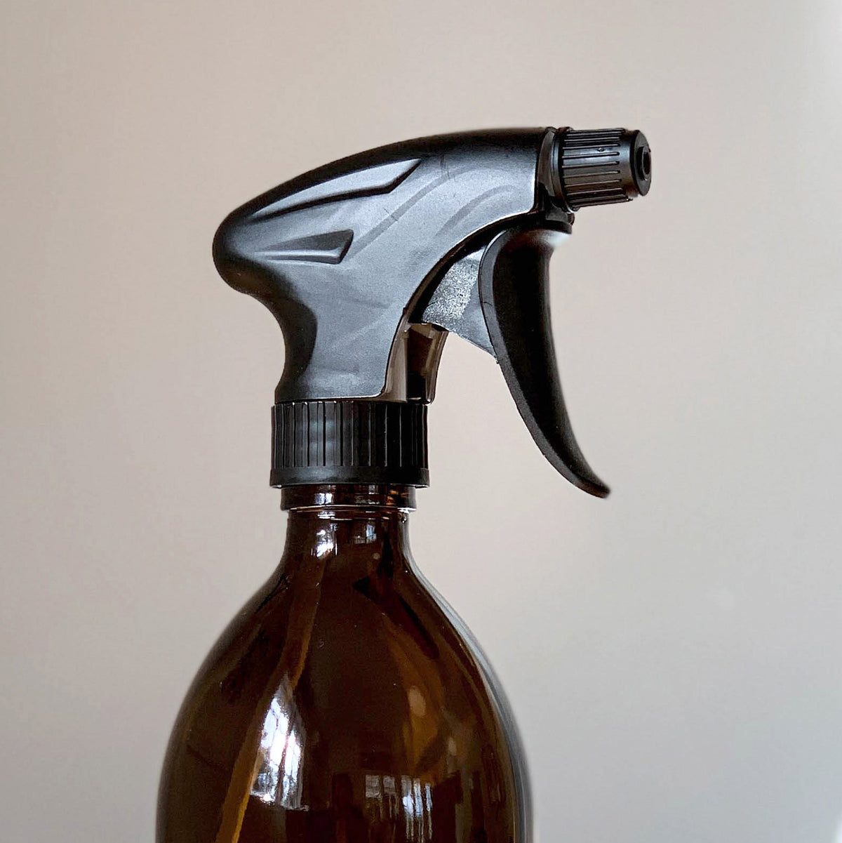 REFILLABLE GLASS SPRAY BOTTLE