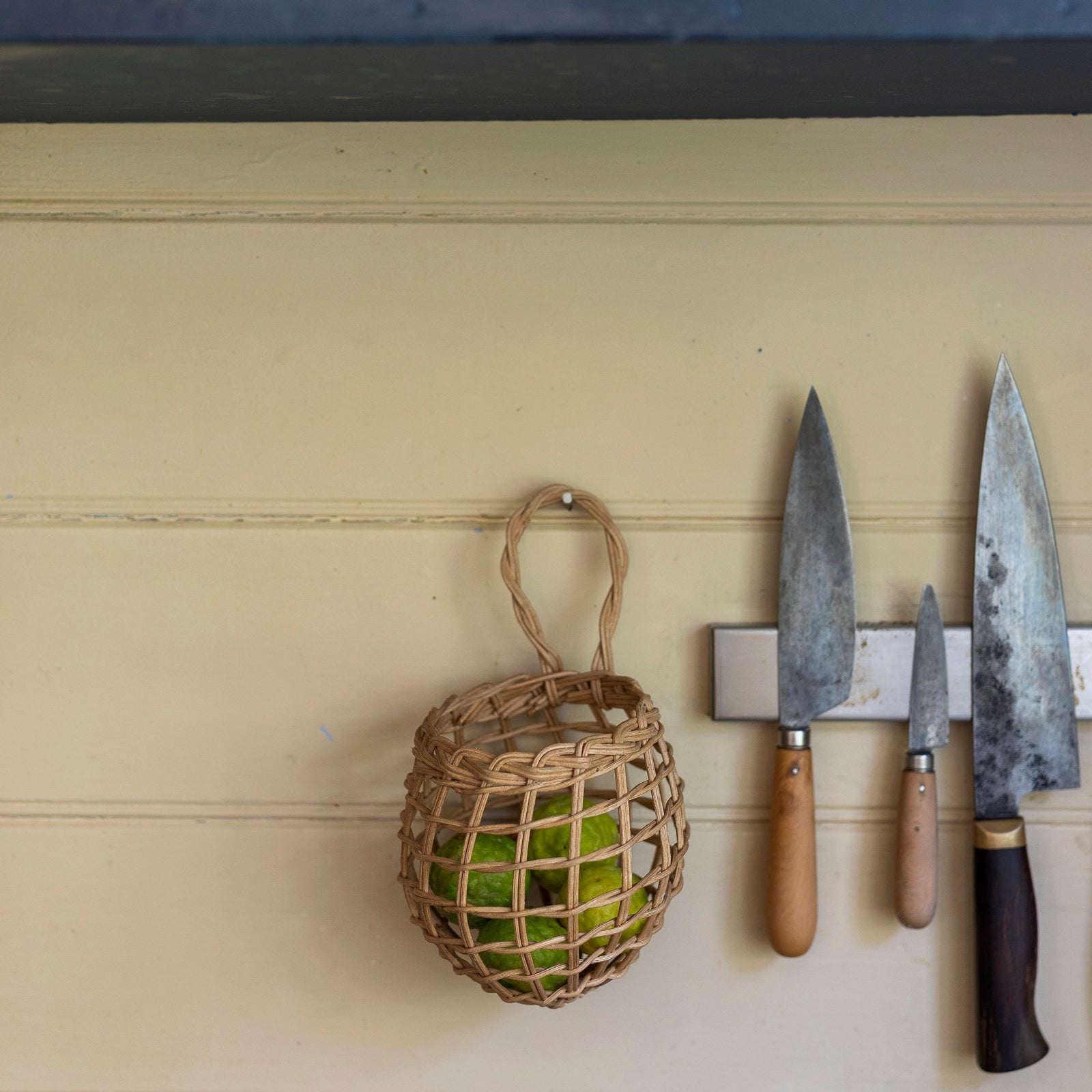 HENNIE | RATTAN WALL BASKET