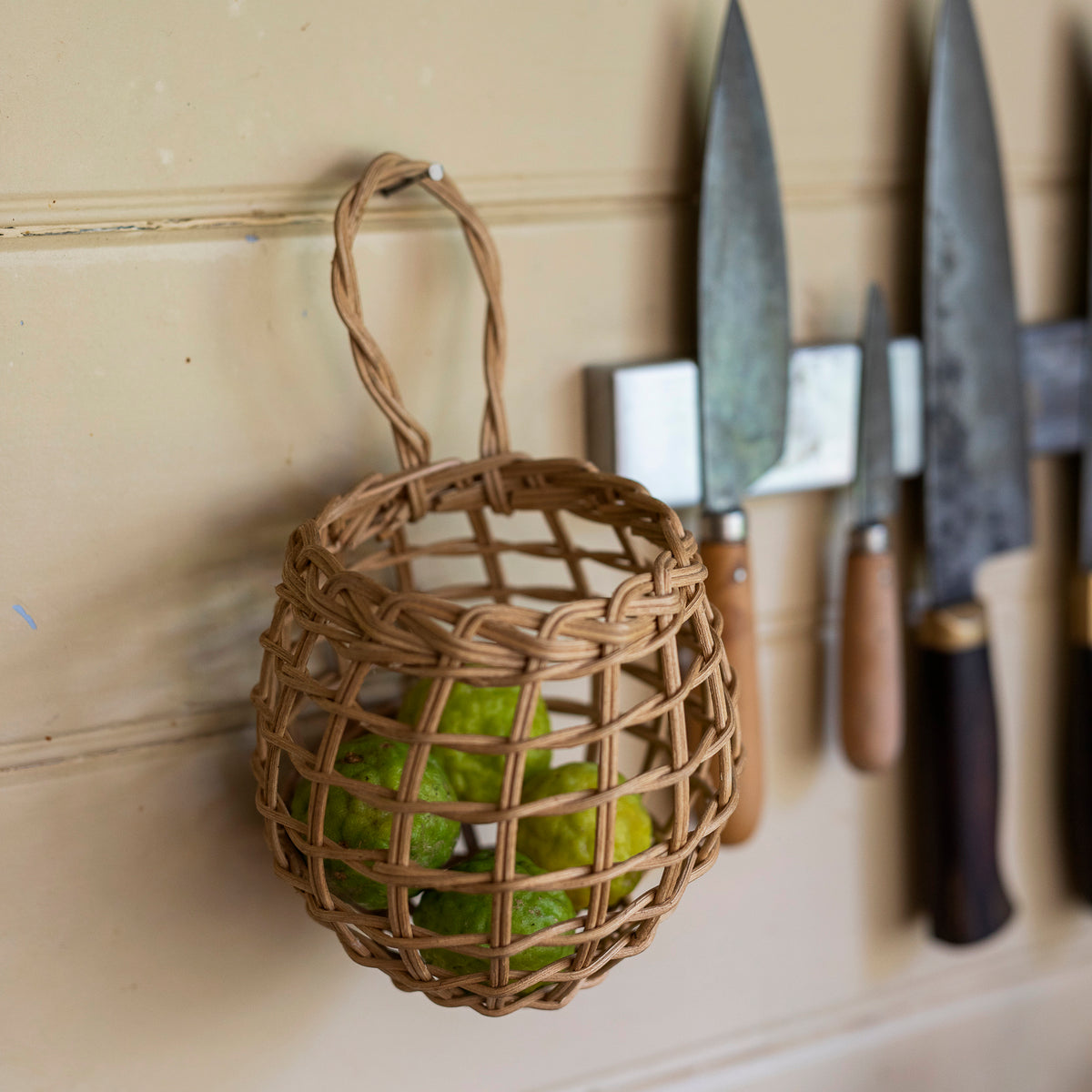 HENNIE | RATTAN WALL BASKET