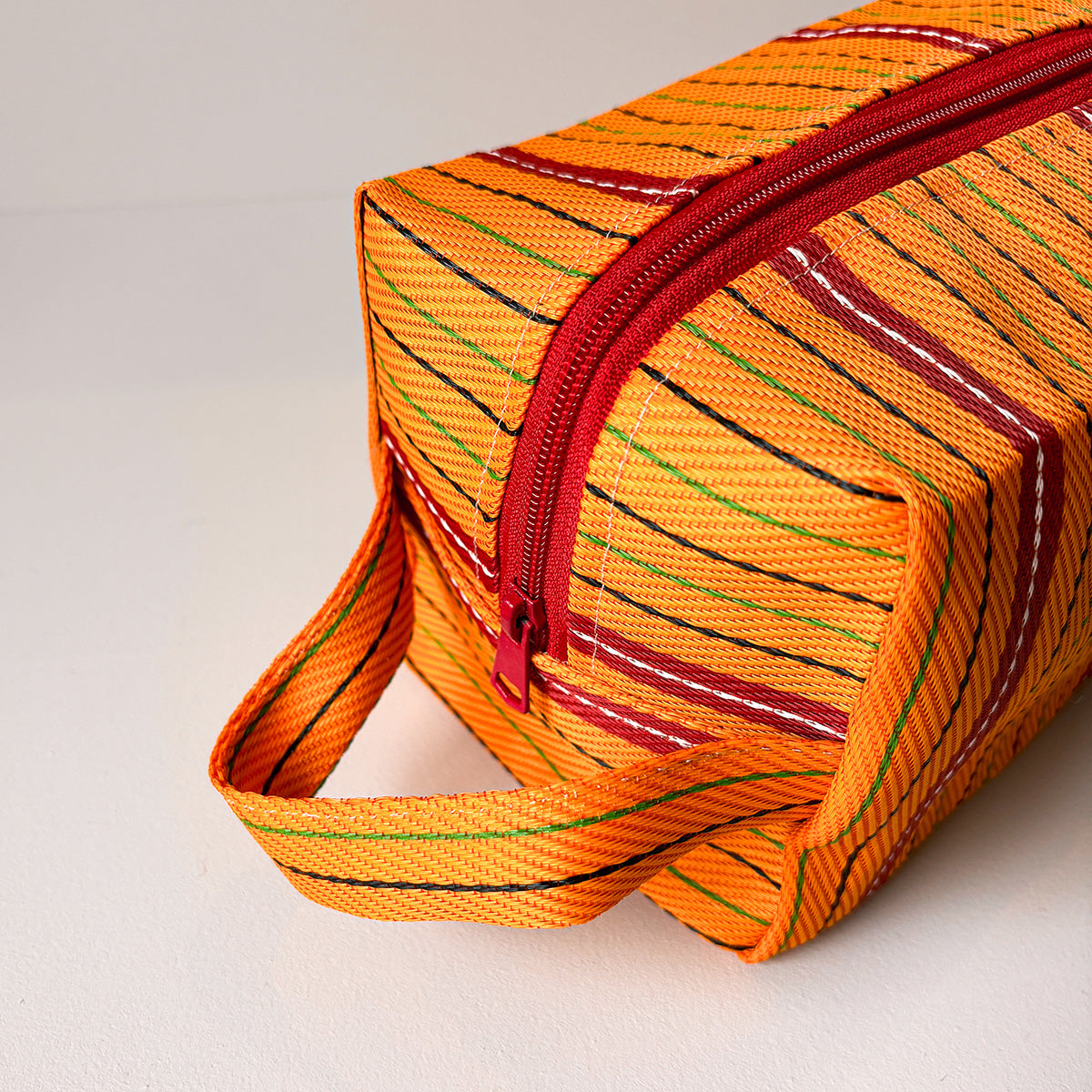 POUCH | 100% RECYCLED NYLON