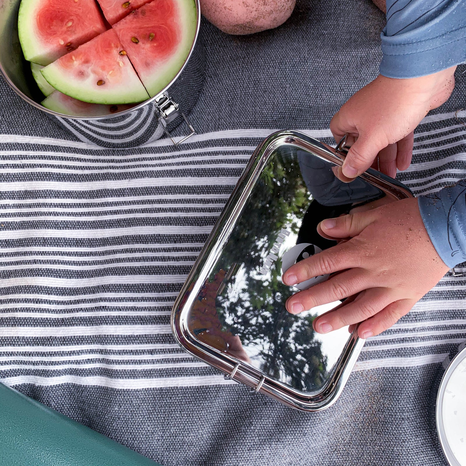 STAINLESS STEEL LUNCHBOXES & TIFFINS