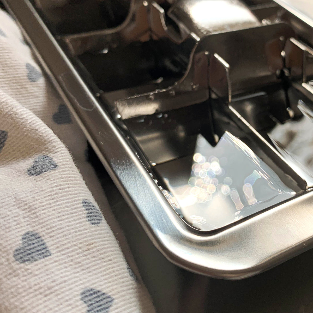 STAINLESS STEEL ICE TRAY
