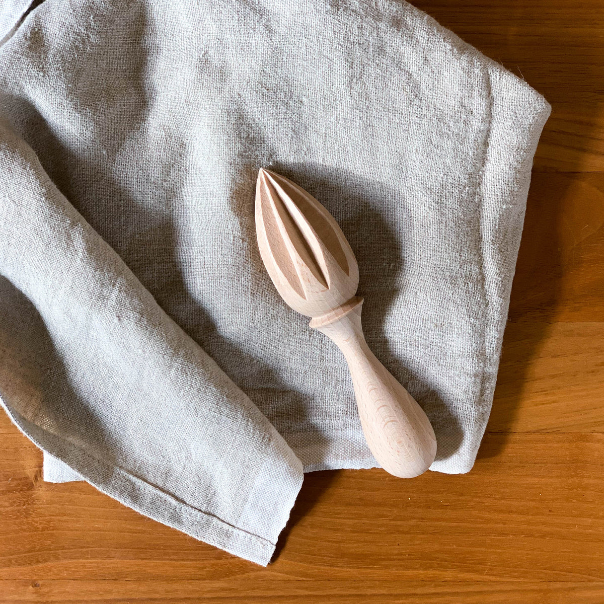 WOODEN CITRUS JUICER