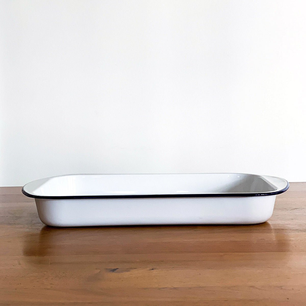 large enamel roasting dish