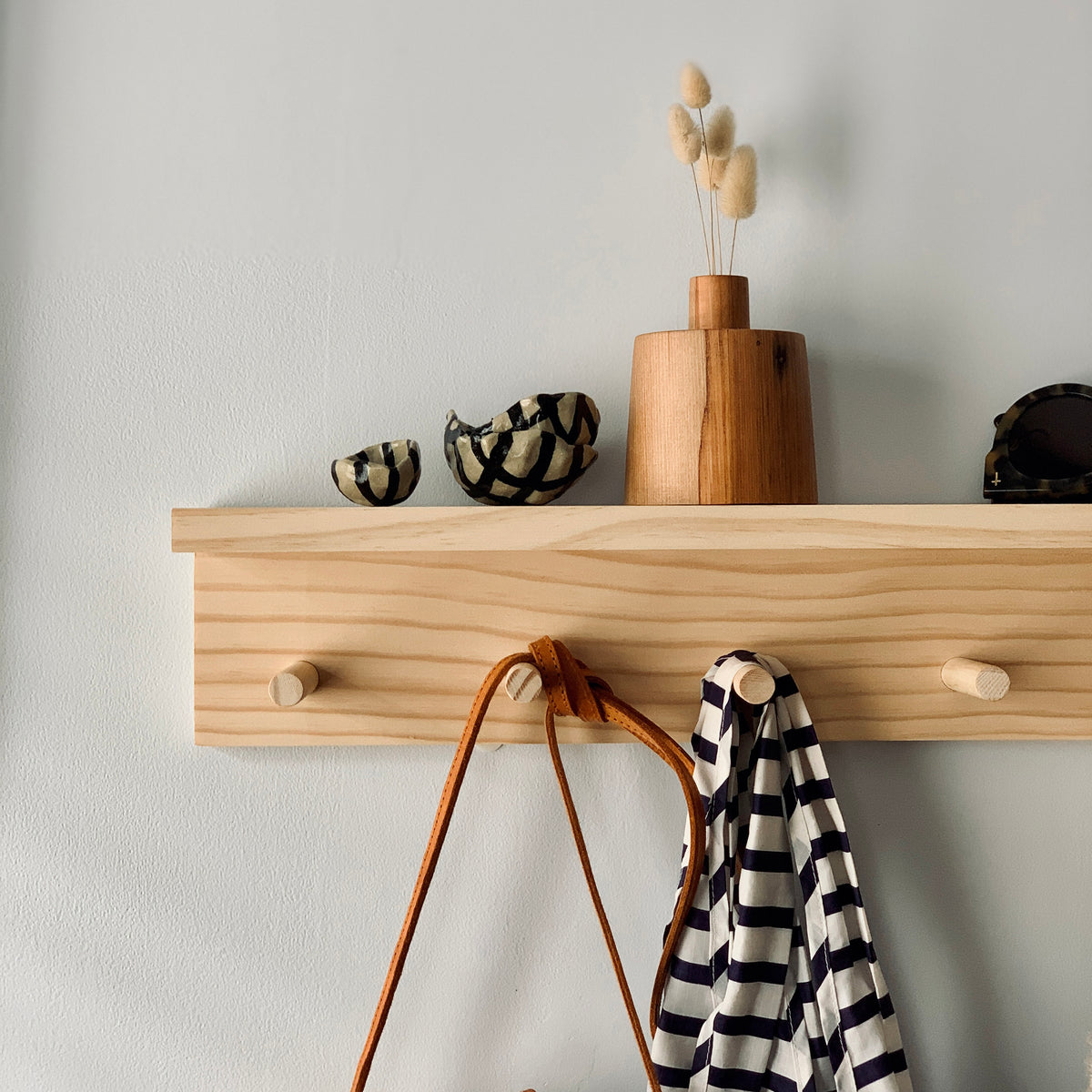 WOODEN PEG RACK WITH SHELF | PINE