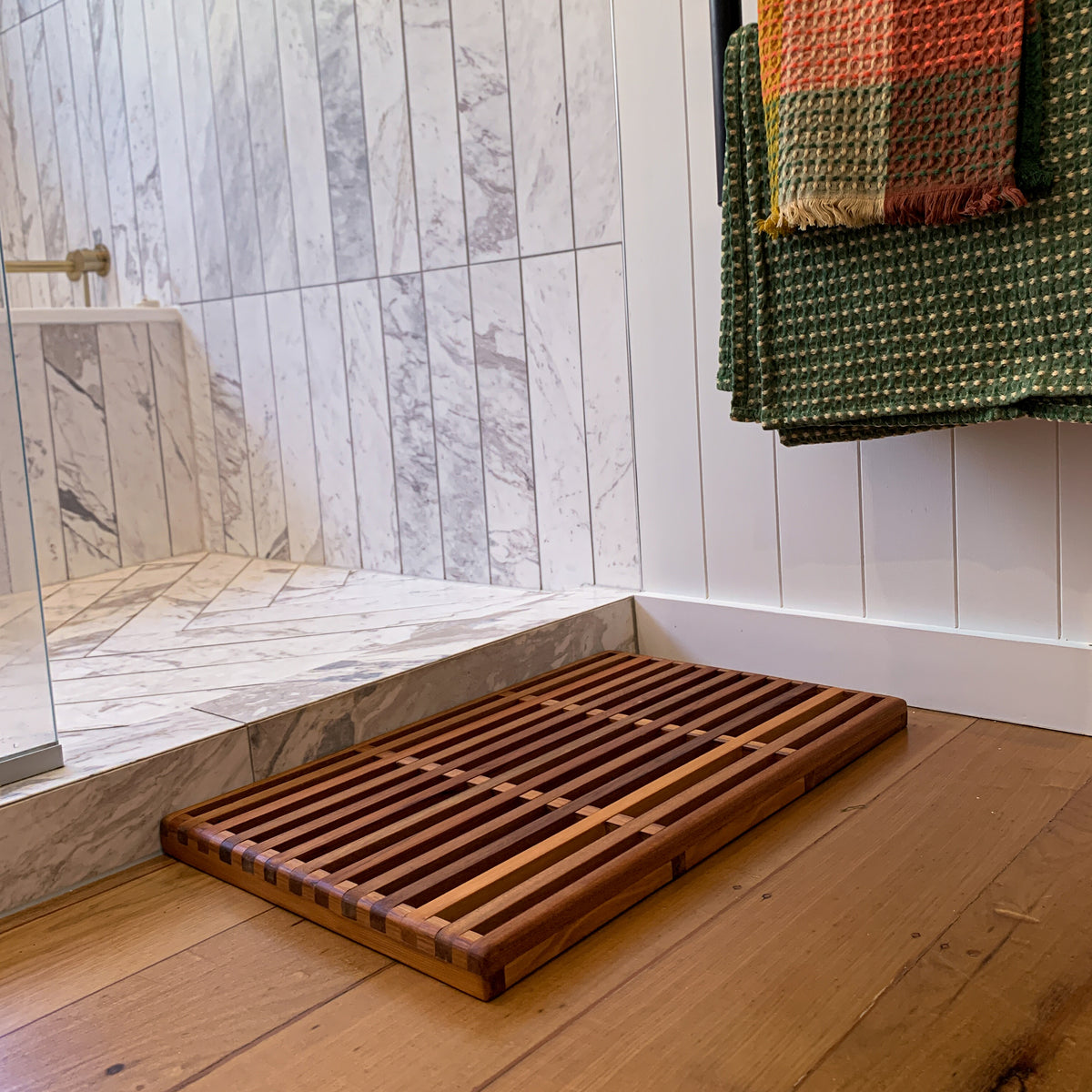 PETE & CO | HANDCRAFTED WOODEN BATH MAT | RIMU